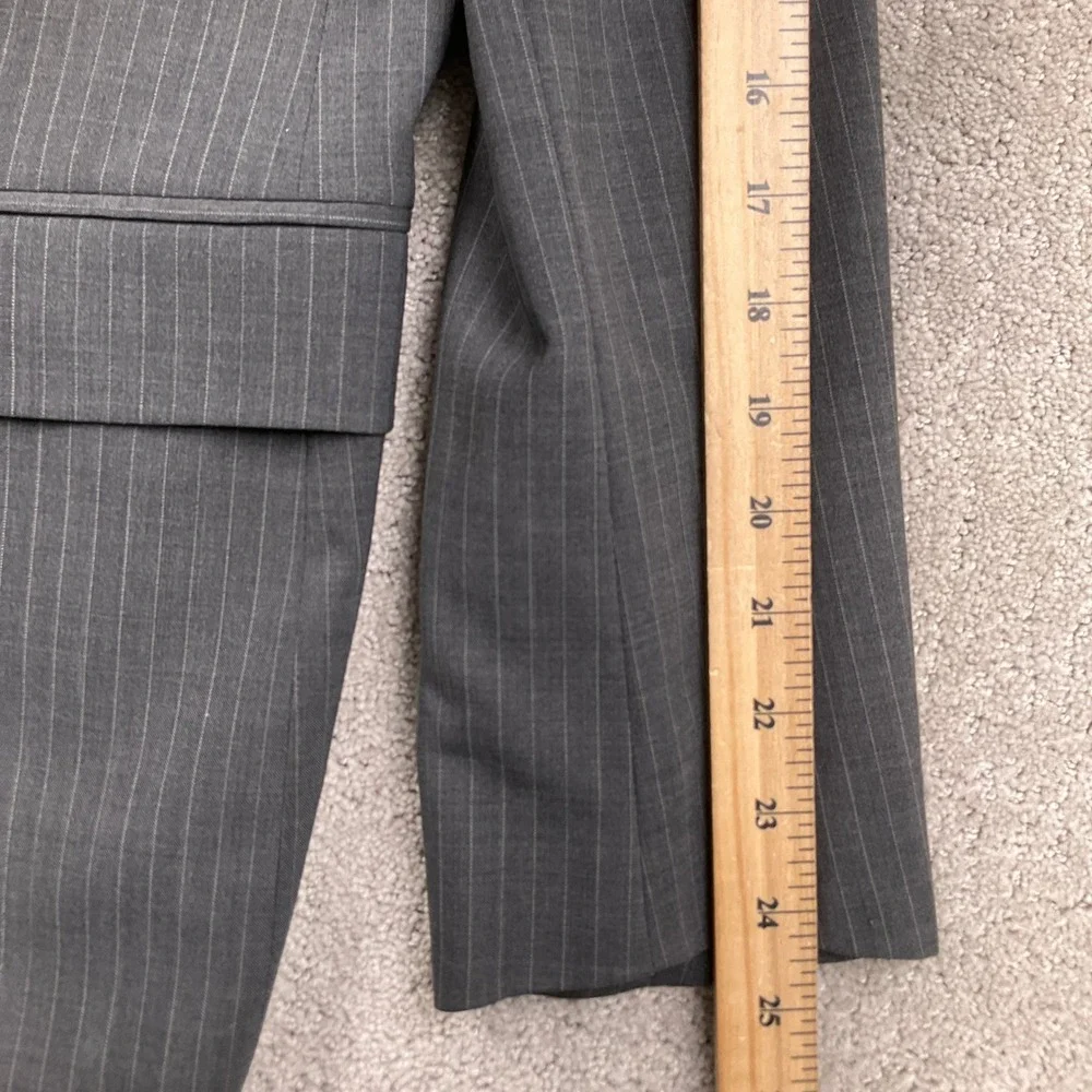 Theory Suit Mens 42R 32W Gray Pinstripe 2 Button Minimalist Formal Neutral Wool‎